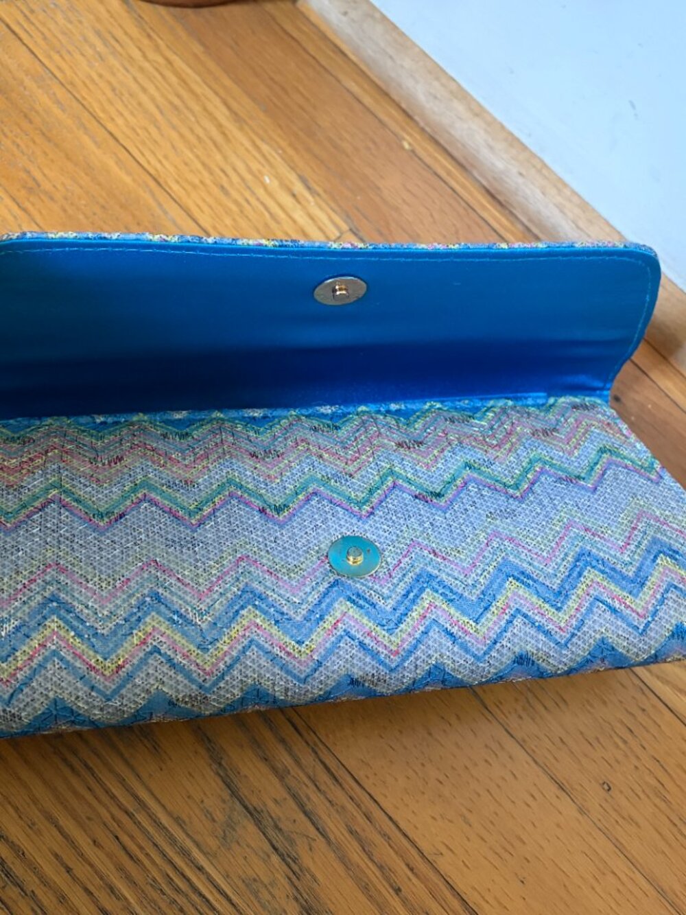 Franchi Straw Clutch Crossbody bag with Metal Rope Strap - Picture 5 of 10